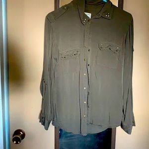 Button down, 3/4 sleeves, super soft material